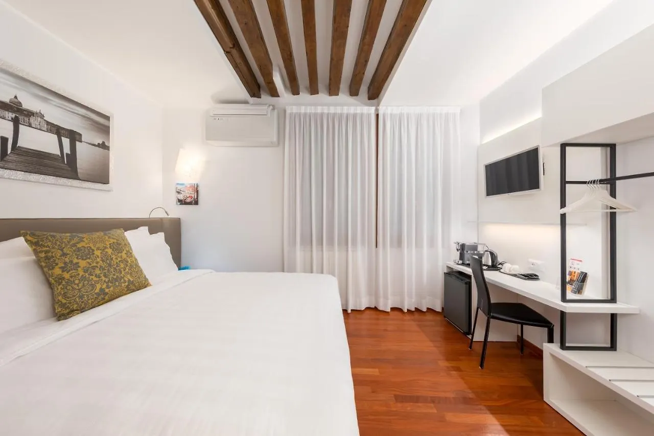 Spadaria San Marco Guest House Венеция 0*,  Италия